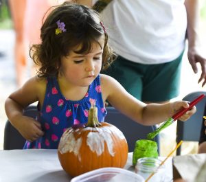 Families gather at botanic garden for Fall Children's Festival